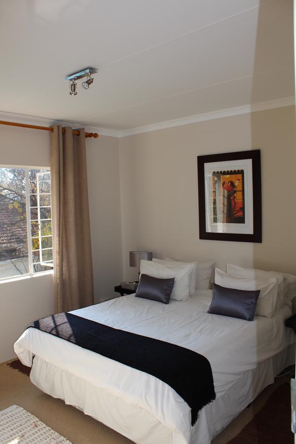 Vair'S Place Guest House In Sandton Paulshof - Apartment, Lux Suites & Spa 约翰内斯堡 外观 照片