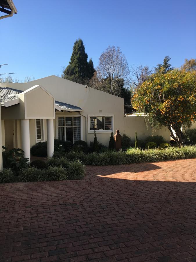 Vair'S Place Guest House In Sandton Paulshof - Apartment, Lux Suites & Spa 约翰内斯堡 外观 照片