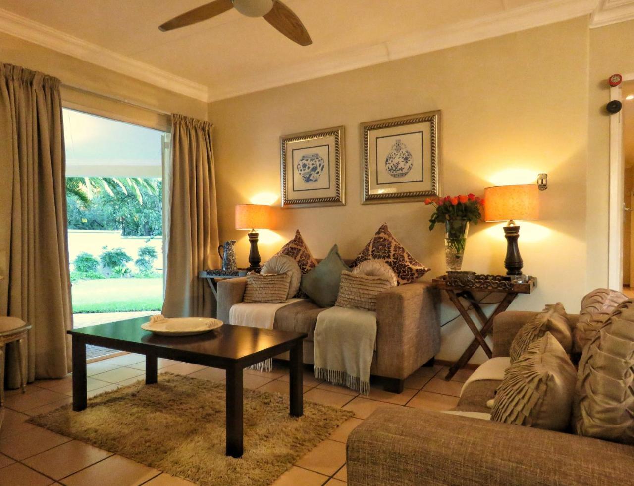 Vair'S Place Guest House In Sandton Paulshof - Apartment, Lux Suites & Spa 约翰内斯堡 外观 照片